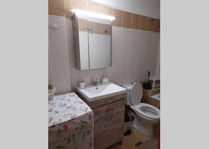 Johny Clara House * העיירה קוס